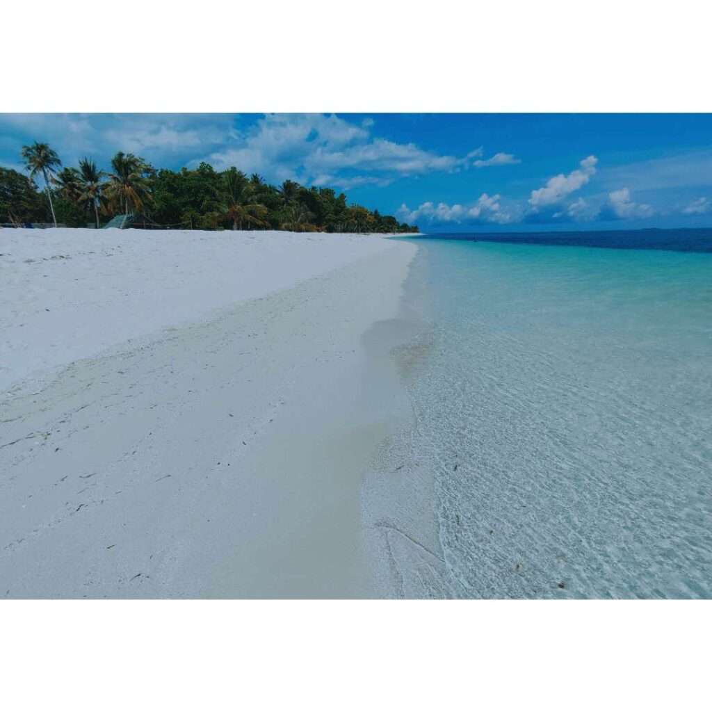 Food destinations in the Philippines article's image of a beach